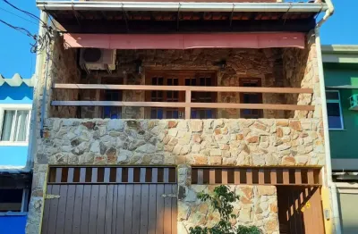 Linda casa a venda com 2 quartos e 1 suite com ótima localização