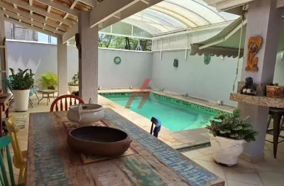Imperdível oportunidade! casa de 4 quartos com 2 suítes em condomínio de alphaville, santana de parnaíba-sp.