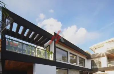 Imponente residência de luxo em condomínio alphaville: 4 quartos, 4 suítes, 3 salas, 6 banheiros, 6 vagas, 410m² em santana de parnaíba-sp.