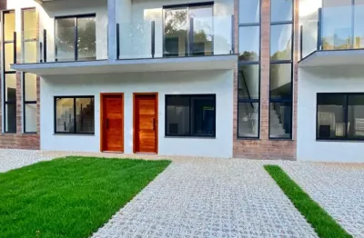 Sobrado a 150 metros da praia do cascalho em penha/sc, com duas suites.