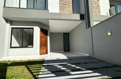 Sobrado com piscina, area de fundos gigante, a 400 metros da praia