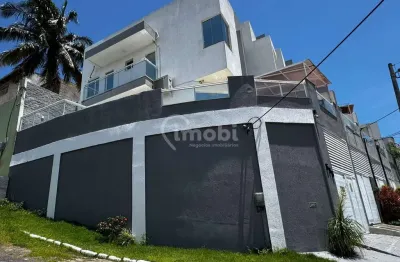 Casa à Venda, de 3 andares, no Centro de Campo Grande com piscina