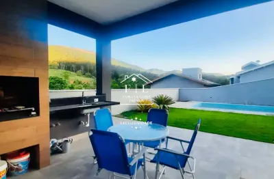 Se voce escolheu a montanha, eu tenho a casa certa pra você!  em condomínio fechado com vista e piscina
