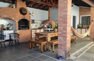Casa com 3 quartos para alugar na Rua Treze de Maio, 458, Centro, Atibaia