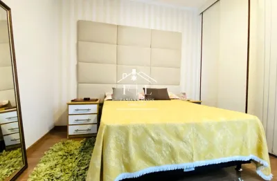 Ele é pequeno, mas tem tido que precisa, aconhegante apto mobiliado, com ar, sacada, piscina, elevador e a localização é divina