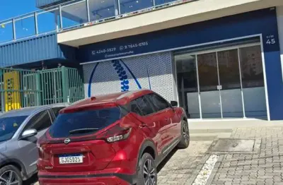 Alugo sala comercial com cliníca montada no bairro marajoara!