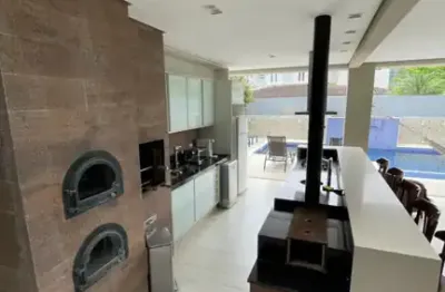 Casa com 390 metros², 4 quartos, piscina e churrasqueira em estados - balneário camboriú - sc