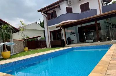 Casa com 308 metros², 3 quartos, piscina e churrasqueira em zona 08 - maringá - pr