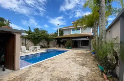 Casa com 316 metros², 3 quartos, piscina e churrasqueira em gávea - uberlândia - mg