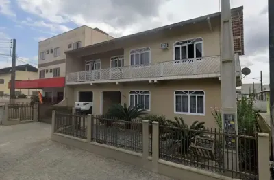 Casa espaçosa com 5 quartos e 300m² em joinville - bairro floresta - oportunidade única!