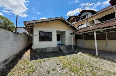 Casa com 2 Dormitórios e Amplo Terreno para Locação em Guanabara, Joinville - Meirinho Imóveis