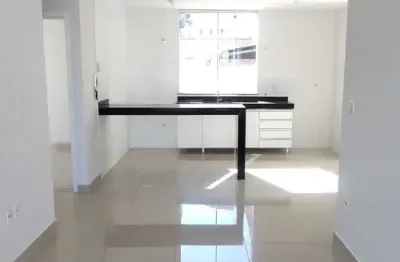 Excelente vista para a lagoa do pérola e próximo aos comércios