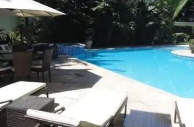 Mansão cinematografica no jardim medina em poá são paulo..