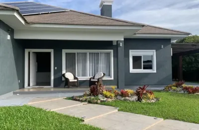 Linda casa com três suítes em condomínio fechado no litoral