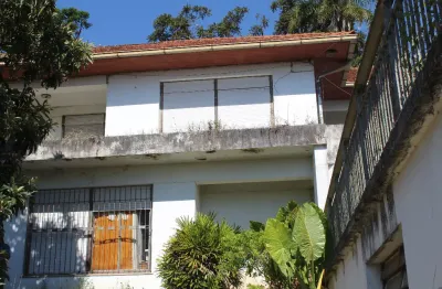 Imponente casa de 4 dormitórios (2 suítes) de frente para o guaíba