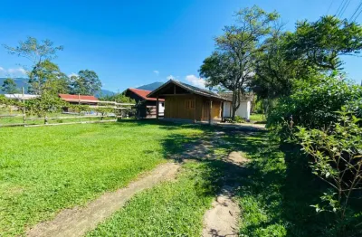 Casa mista com 110m², 2 quartos, sendo 1 suíte, bom retiro em paulo lopes/sc