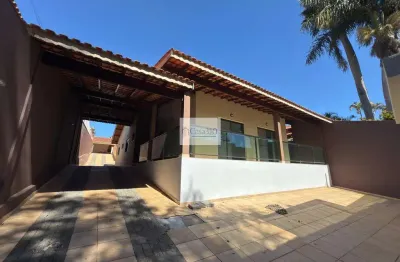 Casa térrea para  locação ou venda com piscina e três quartos com armários