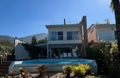 Casa na praia de maresias em condomínio exclusivo pé na areia com piscina, rooftop e vista mar