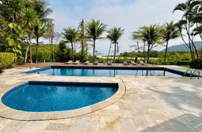 Casa em condomínio frente ao mar pé na areia na praia de camburizinho