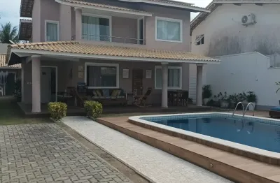 Excelente residência, localizada em condomínio a pouco metros da praia de vilas do atlântico