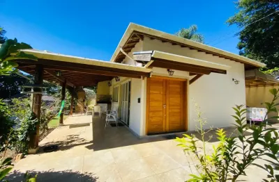 Casa no condomínio monte samkhya com suíte, closet e paisagismo em serra negra – sp!
