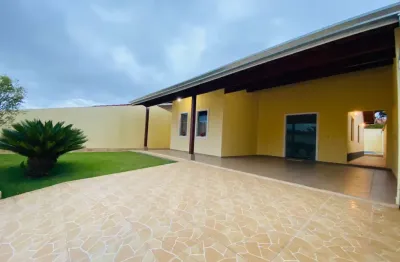 Casa com 3 dormitórios, suíte, piscina e área gourmet no jardim yara em serra negra – sp!