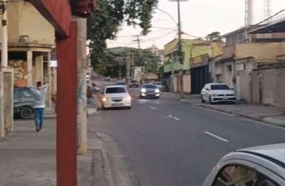 Oja comercial em inhoaíba – ampla, 2 banheiros, pronta para seu negócio
