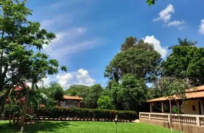 Chácara com piscina à venda no condomínio monte carlo