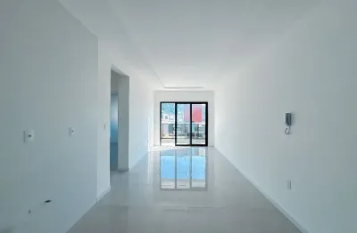 Próximo ao club palmas do arvoredo! apartamento frente rua em palmas com 2 quartos, suíte, sacada com churrasqueira e vaga privativa coberta
