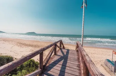 À 140 metros do mar com financiamento direto! 3 quartos, mobiliado a poucos passos do mar na praia de palmas