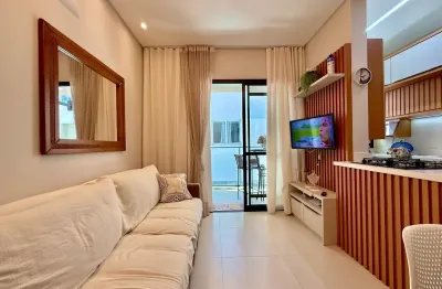 Lindo apartamento mobiliado com 2 quartos na praia de palmas, prédio com piscina e salão de festas