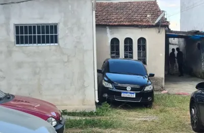 Amplo terreno próprio para construção de 4 ou 5 sobrados, dois dormitórios