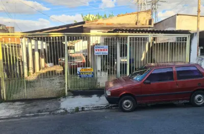 Casa térrea em terreno de 220 m², com oportunidade para ampliar construção