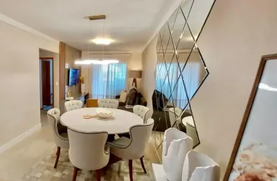 Lindo apartamento, todo reformado, excelente metragem, ampla sacada com churasqueira e reiki