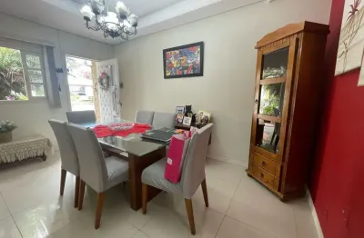 Casa com dois piso em condominio fechado, tem uma aria aproxima de  100 m2 de construção