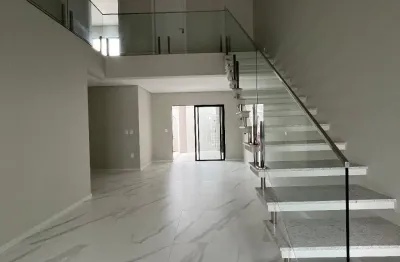 Lindo sobrado no centro de itajai, novo, amplo, com uma otima localização