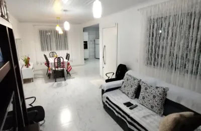 Casa pronta para morar, semi mobiliada, com um amplo espaço, bem ventilada.