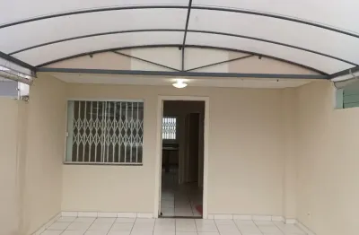 Um excelente geminado, com 2 dormitorios 2 suites 2 lavabo , garagem ampla, otimo espaço nos fundos,uma das suites tem uma sacada, venha fazer uma visita, estamos disponivel para visita em qualquer ho