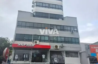 Um excelente imovel comercial, no centro de itajai, 50 salas, 21 vagas de garagem, agende a sua visita.