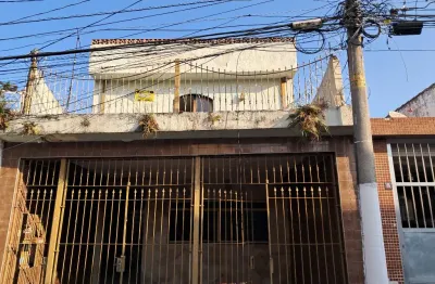 Sobrado  com três quartos. sala ampla para dois ambientes.à venda  com 155 metros quadrados.