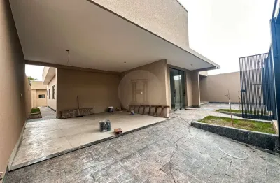 Linda casa de alto padrão à venda no residencial dom abel
