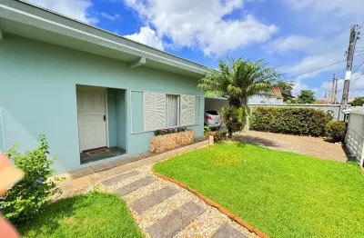 Casa plana com piscina e edícula próximo ao parque da cidade!