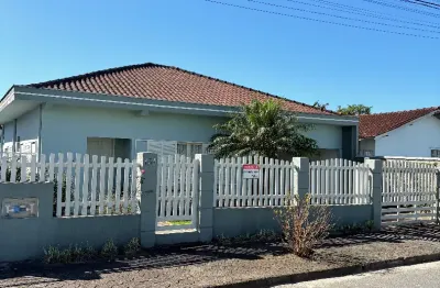 Casa à venda na Rua Araguaia, 131, Guanabara, Joinville