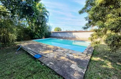 Chácara com piscina em xecelente localização no bairro umuarama em itanhaém/sp