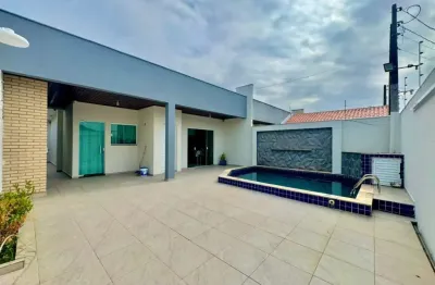 Linda casa com piscina apenas á 50 metros da praia em itanhaém, litoral de são paulo