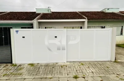 Casa mobiliada em condomínio fechado em matinhos: conforto e exclusividade