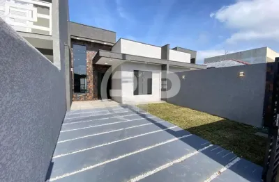 Casa na praia a duas quadras do mar, balneáario costa azul, com piscina