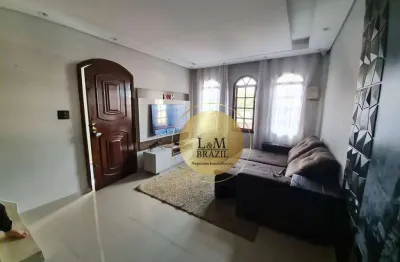 Sobrado c/ 3 quartos (sendo 1 suíte) todos c/ armários, cozinha c/ armários e 4 vagas de garagem