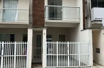 Casa com 2 quartos para alugar na Servidão Hilda Ponick, 7, Iririú, Joinville