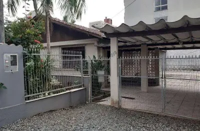 Casa com 3 quartos à venda na Rua Ministro Calógeras, 218, Centro, Joinville